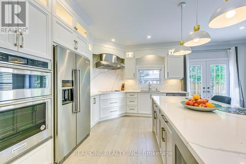 4130 Montrose Crescent, Burlington, ON - Indoor Photo Showing Kitchen With Upgraded Kitchen