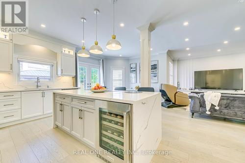 4130 Montrose Crescent, Burlington, ON - Indoor Photo Showing Kitchen With Upgraded Kitchen