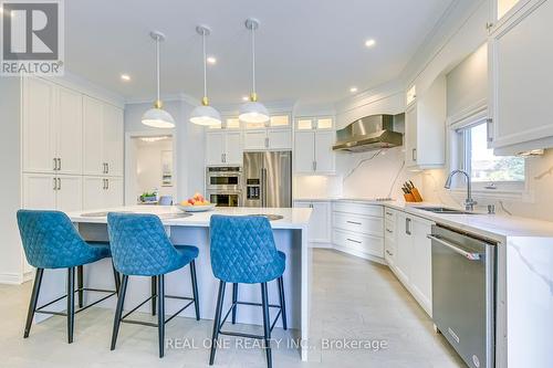 4130 Montrose Crescent, Burlington, ON - Indoor Photo Showing Kitchen With Upgraded Kitchen