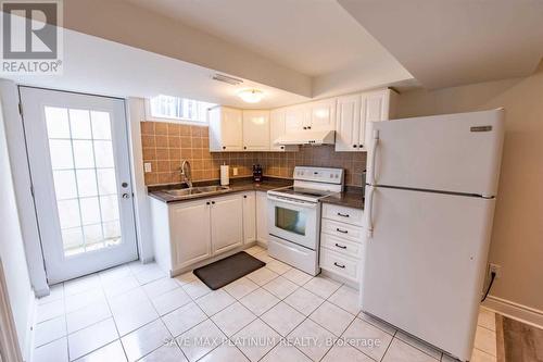 7 Yvonne Drive, Brampton, ON - Indoor Photo Showing Kitchen