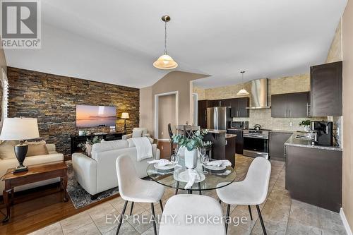 818 Greenly Drive, Cobourg, ON - Indoor Photo Showing Dining Room