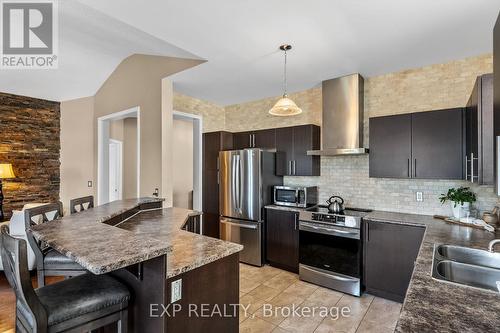 818 Greenly Drive, Cobourg, ON - Indoor Photo Showing Kitchen With Double Sink With Upgraded Kitchen