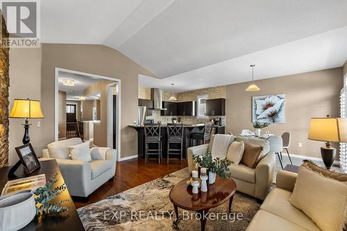 818 Greenly Drive, Cobourg, ON - Indoor Photo Showing Living Room