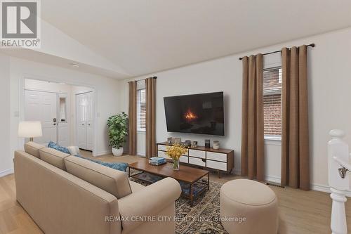 223 Crimson Crescent, London, ON - Indoor Photo Showing Living Room