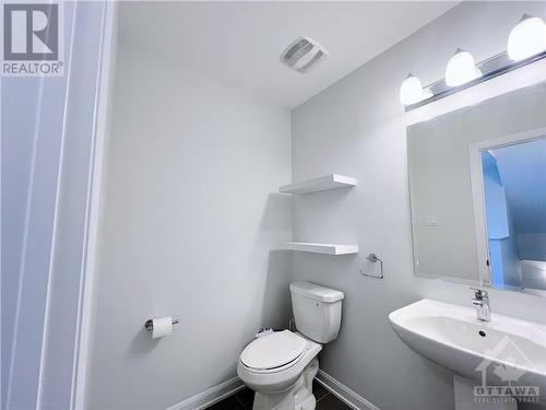 40 Teelin Circle, Ottawa, ON - Indoor Photo Showing Bathroom