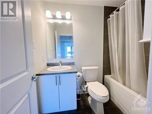 40 Teelin Circle, Ottawa, ON - Indoor Photo Showing Bathroom