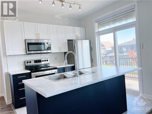 40 Teelin Circle, Ottawa, ON - Indoor Photo Showing Kitchen With Stainless Steel Kitchen With Double Sink With Upgraded Kitchen