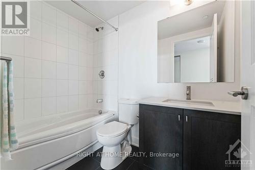 2106 - 485 Richmond Road, Ottawa, ON - Indoor Photo Showing Bathroom