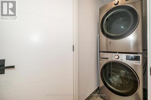 30 Kellythorne Drive, Toronto, ON - Indoor Photo Showing Laundry Room