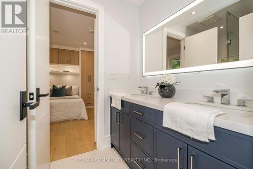 30 Kellythorne Drive, Toronto, ON - Indoor Photo Showing Bathroom