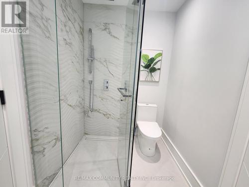 30 Kellythorne Drive, Toronto, ON - Indoor Photo Showing Bathroom