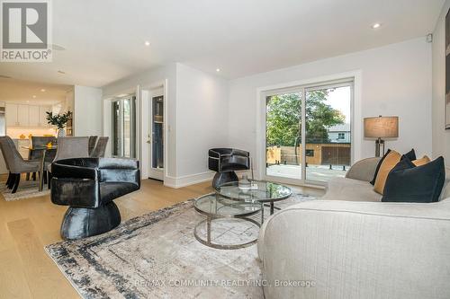 30 Kellythorne Drive, Toronto, ON - Indoor Photo Showing Living Room