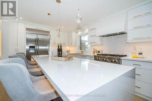 30 Kellythorne Drive, Toronto, ON - Indoor Photo Showing Kitchen With Upgraded Kitchen