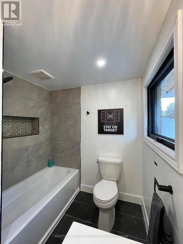 184 Millbank Drive, London, ON - Indoor Photo Showing Bathroom