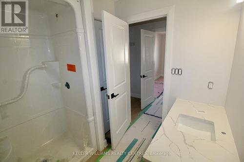 750 18Th Street, Hanover, ON - Indoor Photo Showing Bathroom