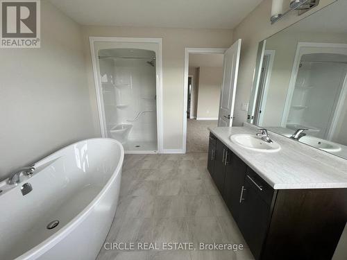 26 West Creek Court, Welland, ON - Indoor Photo Showing Bathroom