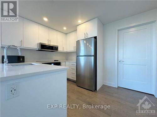 907 - 180 George Street, Ottawa, ON - Indoor Photo Showing Kitchen