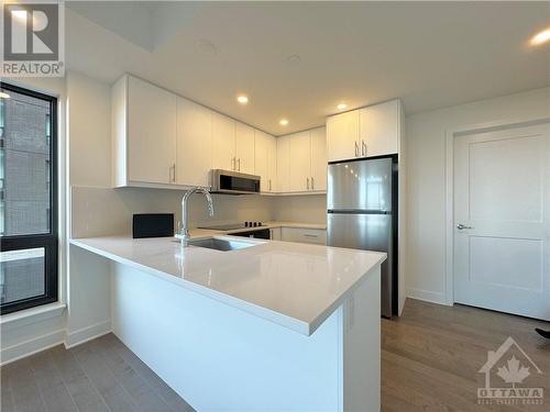 180 George Street Unit#907, Ottawa, ON - Indoor Photo Showing Kitchen