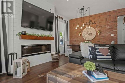 19 - 254 Gosling Gardens, Guelph, ON - Indoor Photo Showing Living Room With Fireplace