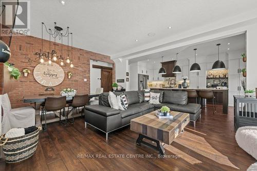 19 - 254 Gosling Gardens, Guelph, ON - Indoor Photo Showing Living Room