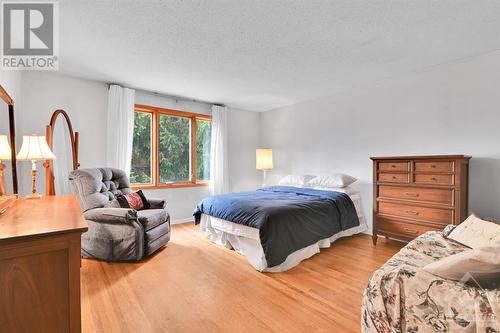 34 Farlane Boulevard, Ottawa, ON - Indoor Photo Showing Bedroom