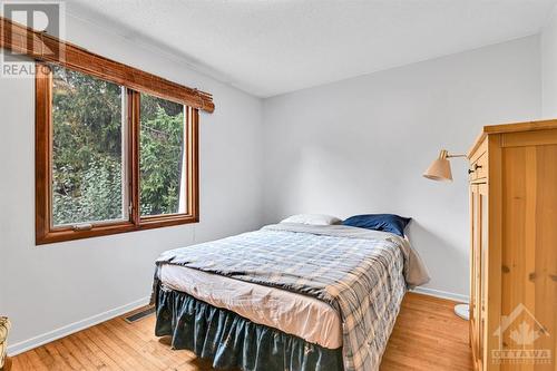 34 Farlane Boulevard, Ottawa, ON - Indoor Photo Showing Bedroom