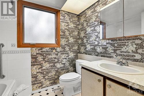 34 Farlane Boulevard, Ottawa, ON - Indoor Photo Showing Bathroom