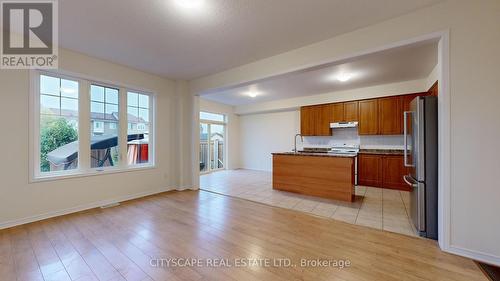 4 Hadleigh Way, Whitby, ON - Indoor Photo Showing Kitchen