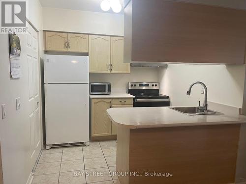 212 - 7378 Yonge Street, Vaughan, ON - Indoor Photo Showing Kitchen