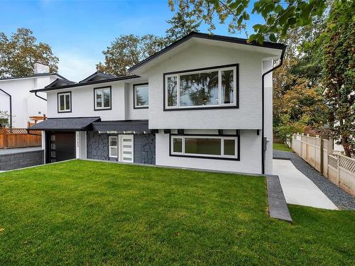 1743 San Juan Ave, Saanich, BC 