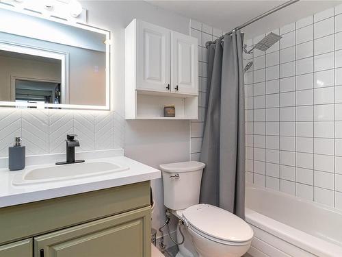 310-755 Hillside Ave, Victoria, BC - Indoor Photo Showing Bathroom