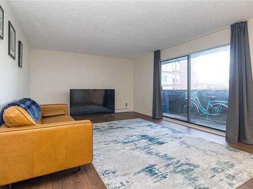 310-755 Hillside Ave, Victoria, BC - Indoor Photo Showing Living Room