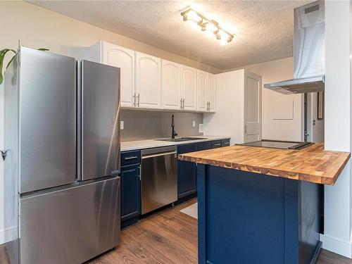 310-755 Hillside Ave, Victoria, BC - Indoor Photo Showing Kitchen