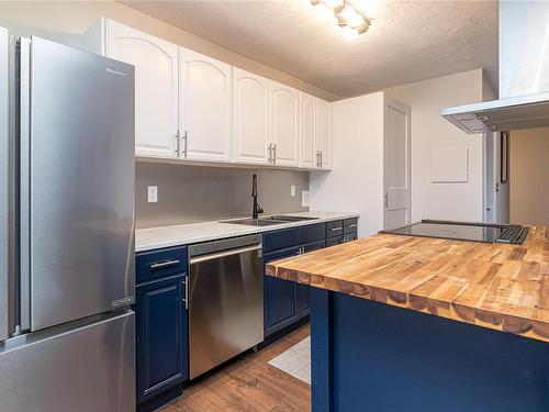 310-755 Hillside Ave, Victoria, BC - Indoor Photo Showing Kitchen With Double Sink