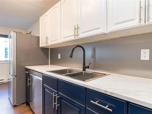 310-755 Hillside Ave, Victoria, BC - Indoor Photo Showing Kitchen With Double Sink