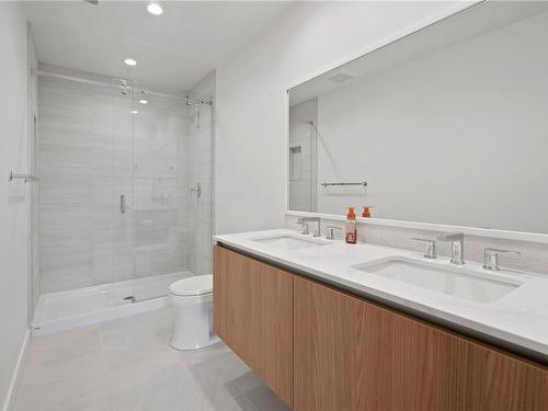 712-2000 Hannington Rd, Langford, BC - Indoor Photo Showing Bathroom