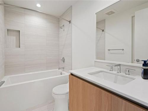 712-2000 Hannington Rd, Langford, BC - Indoor Photo Showing Bathroom