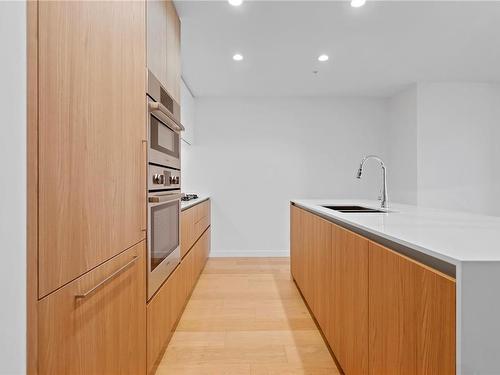 712-2000 Hannington Rd, Langford, BC - Indoor Photo Showing Kitchen