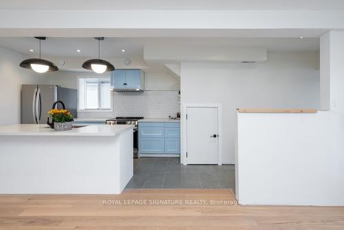 Ground-14 Front St S, Mississauga, ON - Indoor Photo Showing Kitchen With Upgraded Kitchen