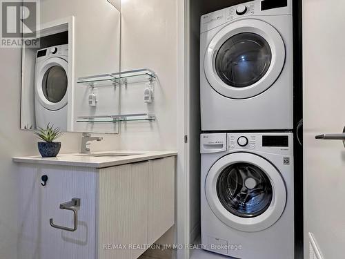 1206 - 120 Parliament Street, Toronto, ON - Indoor Photo Showing Laundry Room