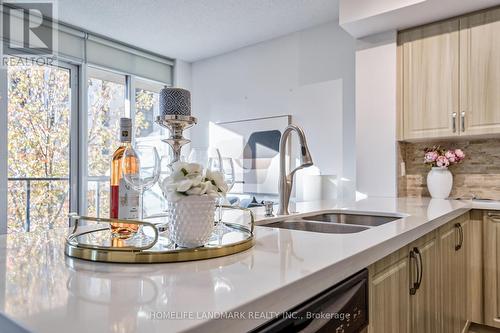 517 - 89 South Town Centre Boulevard, Markham, ON - Indoor Photo Showing Kitchen With Double Sink With Upgraded Kitchen