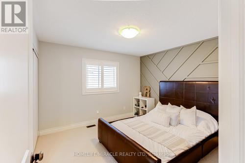 54 Hoard Avenue, New Tecumseth, ON - Indoor Photo Showing Bedroom