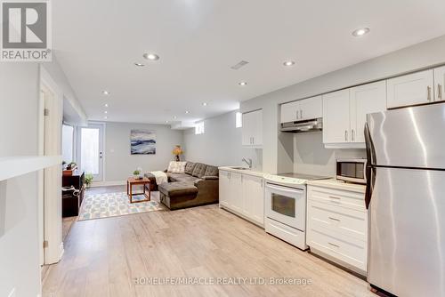 54 Hoard Avenue, New Tecumseth, ON - Indoor Photo Showing Kitchen