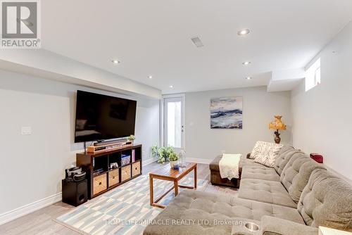 54 Hoard Avenue, New Tecumseth, ON - Indoor Photo Showing Living Room