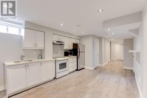 54 Hoard Avenue, New Tecumseth, ON - Indoor Photo Showing Kitchen