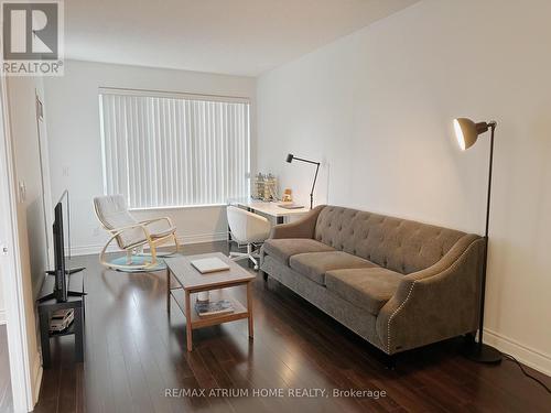 316 - 277 South Park Road, Markham, ON - Indoor Photo Showing Living Room