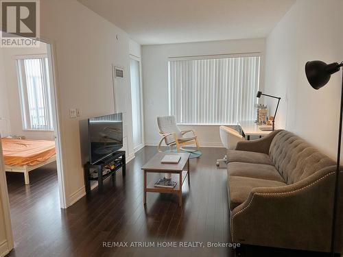 316 - 277 South Park Road, Markham, ON - Indoor Photo Showing Living Room