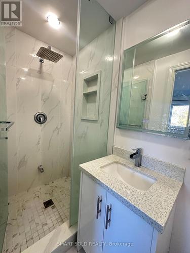 40 Onslow Court, Oakville, ON - Indoor Photo Showing Bathroom