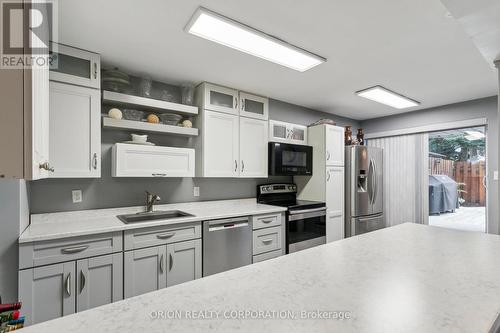 43 - 2170 Bromsgrove Road, Mississauga, ON - Indoor Photo Showing Kitchen With Stainless Steel Kitchen