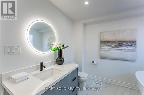 6516 Warbler Lane, Mississauga, ON - Indoor Photo Showing Bathroom